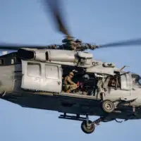 Americki borbeni helikopter AH 64 Apache