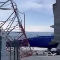 Antalija avion udario u opremu