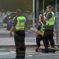 Skotska Edinburgh 06 napad na muslimane u vrijeme dzume krenuo u krvavi pohod i povrijedio petoricu muslimana