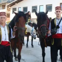 Svecani ispracaj u karauli konjanici cuvaju tradiciju staru vise od 500 godina gfdhfgjghkhj 6a3f7d3f13aa9