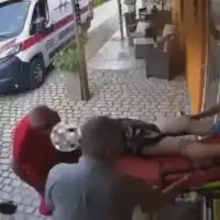 Srbija hitna pomoc zena pala s nosila