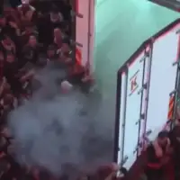 Iran tijelo ali hamenei u kamionu hladnjaci