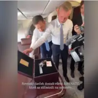 Recep Tayyip Erdogan Slovacka Peter Pellegrini poklon pistolj