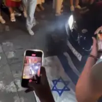 Madrid spanija zastava izraela bačena na pod
