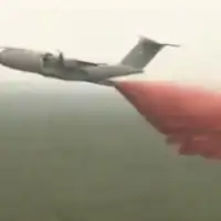 Francuska Vojni avion izbacio tekucinu protiv pozara