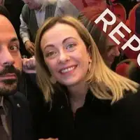Giorgia Meloni s članom mafije