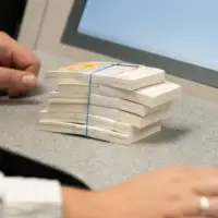 Novac pare banka