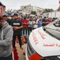 PALESTINCI KLANJALI DZUMANAMAZ U DVORISTU BOLNICE U GAZI 1068x715