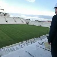 Albin Kurti nadgleda radove na gradskom stadionu u Dakovici