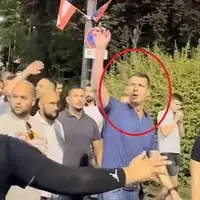 Andrej Vucic predvodio SNS ove pristalice do Pionirskog parka