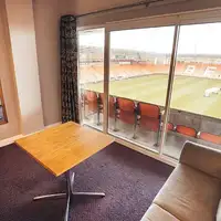 Hotel uveo kazne od 3 000 eura za goste koji utakmicu gledaju kroz prozor