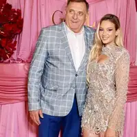 Milorad Dodik i unuka