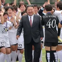 kim jong un i nogometasice sjeverna koreja docek