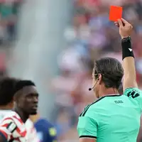 Folarin Balogun crveni karton