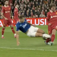 James Tarkowski startovao na Alexis Mac Allister