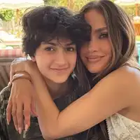 Jennifer Lopez kcerka Emme Maribel Muniz
