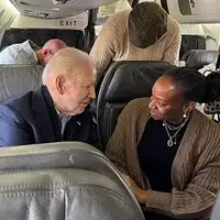 Joe Biden na komercijalnom letu druzio s drugim putnicima