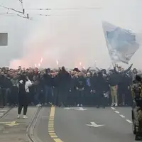 Manijaci u korteu krenuli ka Kosevu 04