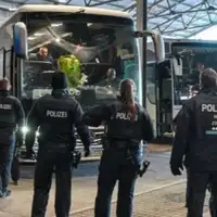 Njemacki kontrolori nakon provjere autobusa iz Bi H