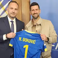Novak Dokovic Vico Zeljković uručio dres Zmajeva Đokoviću