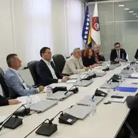 Premijer i ministar sa direktorima vlada ks