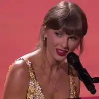 Taylor Swift na premijeri filma nosila ogrlicu od 80 dolara