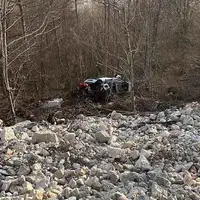 Teska nesreca u Crnoj Gori Bracni par iz Bi H s bebom sletio u provaliju duboku 30 metara