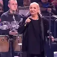 Vesna Zmijanac pjevala na SNS ovom mitingu u Beogradu