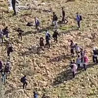 Zapadna obala 04 Ilegalni doseljenici na Zapadnoj obali bacili suzavac na palestinske školarce