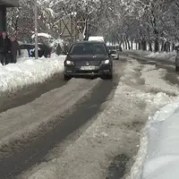 Zenica snijeg 2026 Saobraćajnice i nakon prestanka padavina u lošem stanju