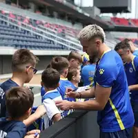 Zmajevi se nakon treninga u St Louisu druzili s malisanima iz lokalnog bosanskog kluba Dragons