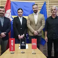 Anel Topalović (drugi s desna)