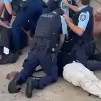 Australija Sydney 12 savladali napadcs