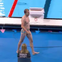Covjek bazen