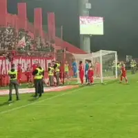Fk velez Navijaci Veleza natjerali igrace da skinu dresove nakon novog poraza od Zrinjskog