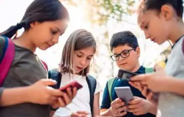 Djeca mobiteli ovisnost ilustracija 427x285