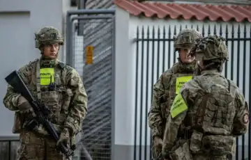 ambasada u danskoj eksplodirale rucne bombe