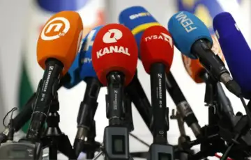 Mediji novinari 872x610