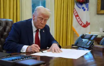 Donald Trump 03 potpis