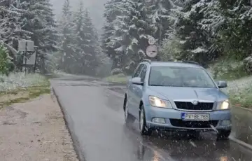 Snijeg automobil zima cesta435635jpg