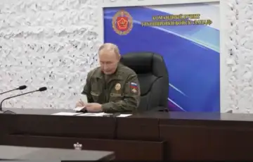 Vladimir Putin u vojnoj uniformi obisao komandni centar ruske vojske 1