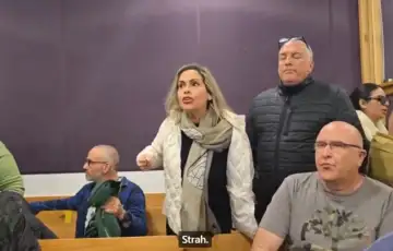 Benjamin Netanyahu 12 Porodice ubijenih u Gazi ušli u sudnicu, zaštitari ih smirivali