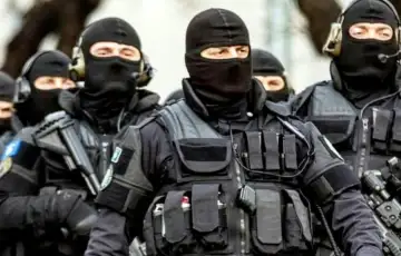 Rosu kosovo policija