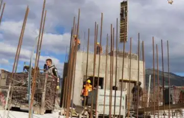 Radnici gradevina 12  fena