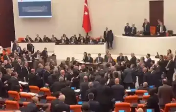 Turska Masovna tucnjava u turskom parlamentu
