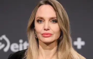 Angelina Jolie 01