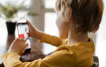 Dijete telefon 1751706966