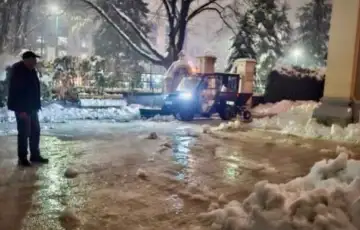 CZ ocistila dvoriste Saborne crkve uoci Badnje veceri