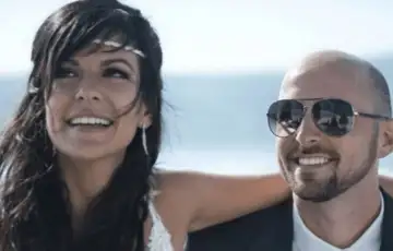 Svicarska svajcarska vlasnik bara Moreti sa suprugom