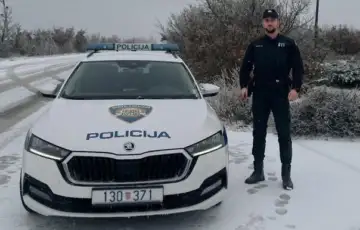 Policija hrvatska Policajac zaludio Hrvatice